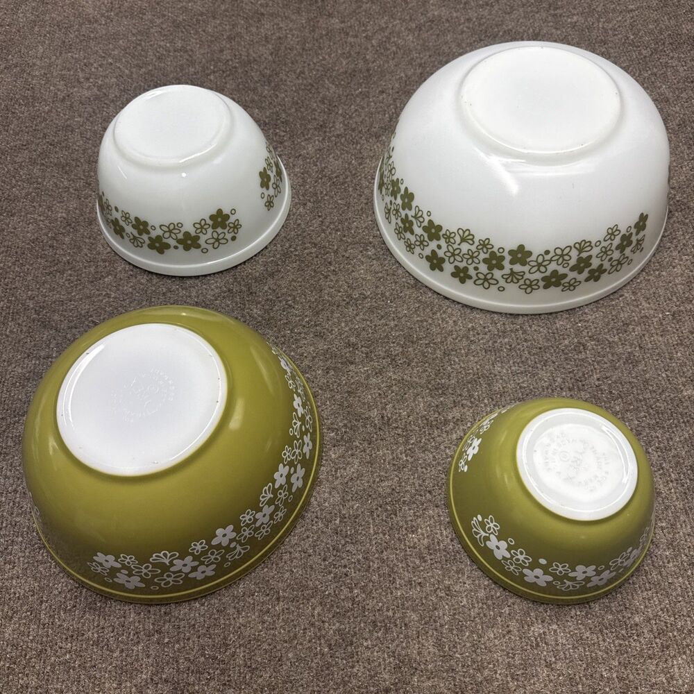 Vintage Pyrex Spring Blossom Green Daisy Mixing Bowl Nesting Set